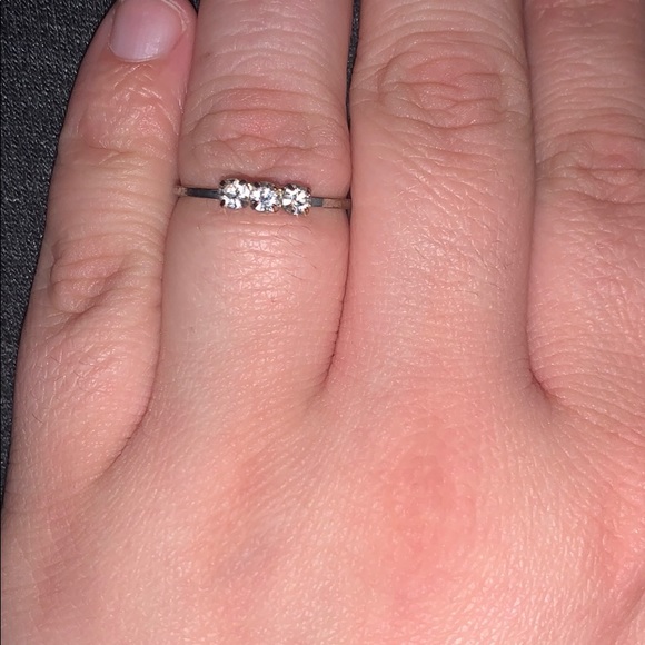 Ring with 3 stones - Picture 1 of 1